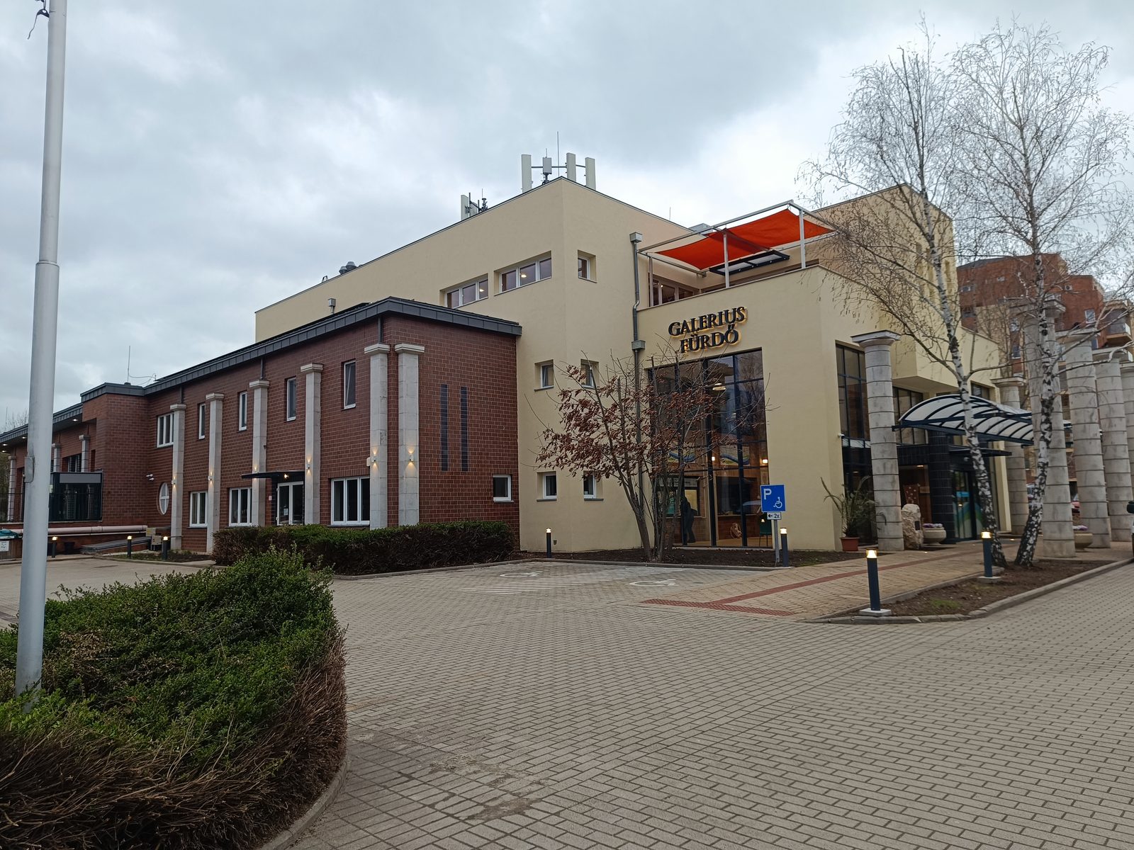 Siófok Galerius fürdő — külső homlokzat